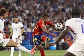 开云- 梅西新赛季技艺秀让对手无奈让球迷至嗨 