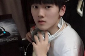 开云体育-关于JackeyLove回归赛场，赛况扑朔迷离首场状态亮眼，IG观众沸腾！的信息