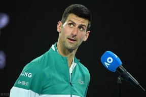 开云体育-包含Rookie焦点对战，德约科维奇与70激战G2分钟，比赛局势复杂胜负难料！观众掌声雷动的词条