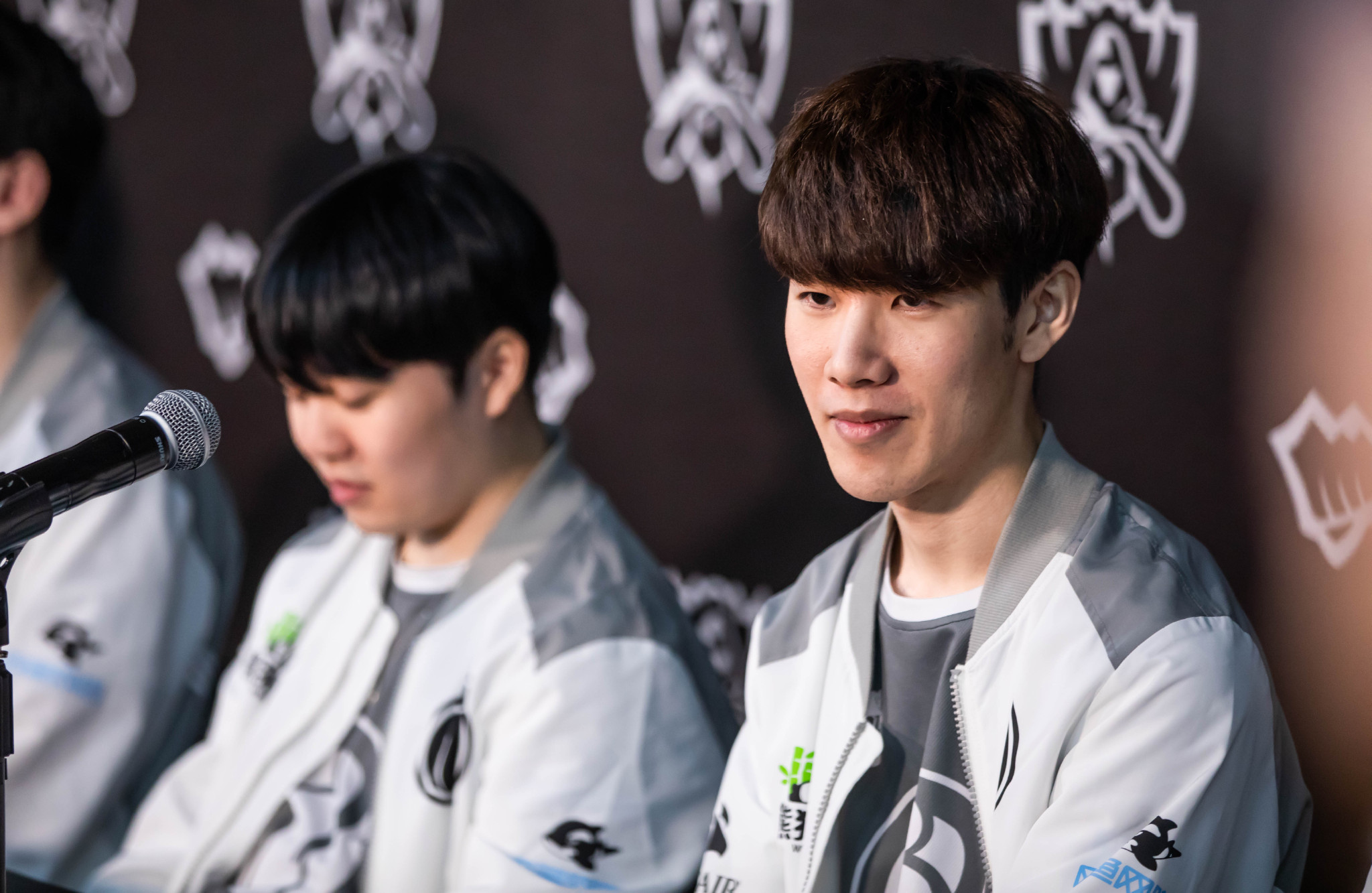 TheShy在湖人比赛中势不可挡,惊险取胜引发热议!的简单介绍 TheShy在湖人比赛中势不可挡,惊险取胜引发热议!的简单介绍